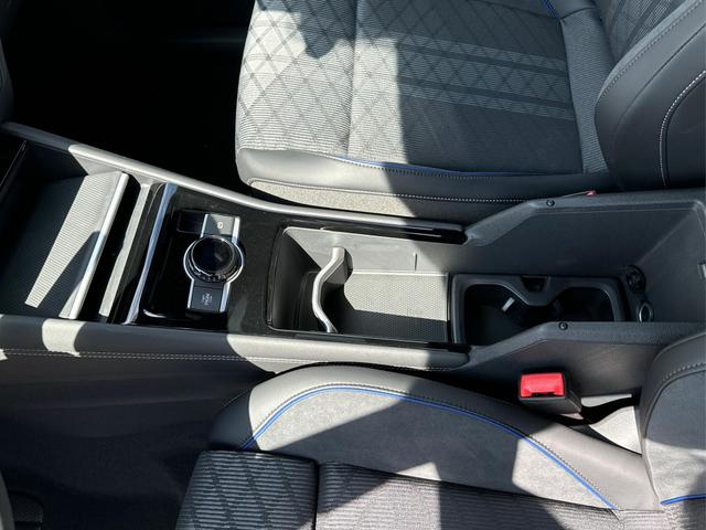 Volkswagen / Tiguan / Grau / / / DSG+AHK+HUD+NAVI+MATRIX+EL. HECK.+20 ALU