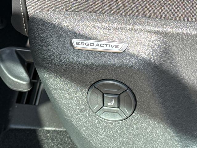 Volkswagen / Tiguan / Grau / / / DSG+AHK+HUD+NAVI+MATRIX+EL. HECK.+20 ALU