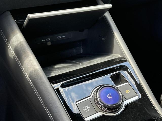 Volkswagen / Tiguan / Grau / / / DSG+AHK+HUD+NAVI+MATRIX+EL. HECK.+20 ALU