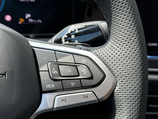 Volkswagen / Tiguan / Grau / / / DSG+AHK+HUD+NAVI+MATRIX+EL. HECK.+20 ALU