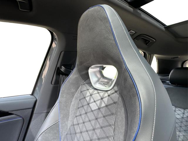 Volkswagen / Tiguan / Grau / / / DSG+AHK+HUD+NAVI+MATRIX+EL. HECK.+20 ALU