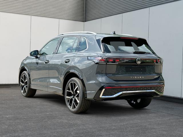 Volkswagen / Tiguan / Grau / / / DSG+AHK+HUD+NAVI+MATRIX+EL. HECK.+20 ALU