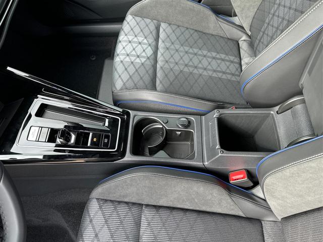 Volkswagen / Golf / Blau / / / FACELIFT+IQ.LIGHT MATRIX BLACK+360°