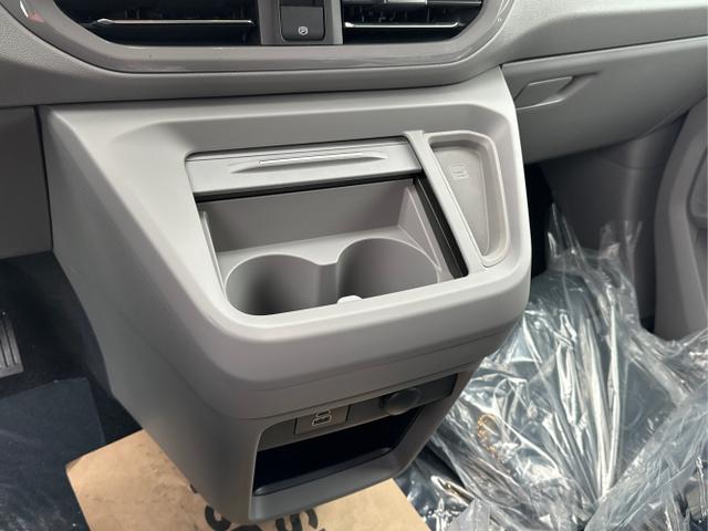 Volkswagen / T7 Caravelle / / / / KR+ MATRIX-LED+NAVI.+ SHZ+KAMERA+ PDC