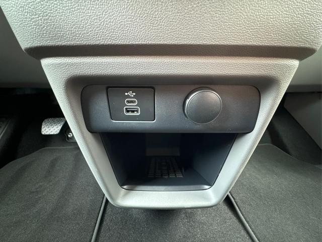 Volkswagen / T7 Caravelle / / / / KR AHK+MATRIX+NAVI+SOUND+ACC+SHZ+KAMERA+PDC