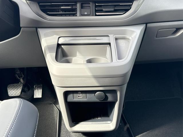 Volkswagen / T7 Caravelle / / / / KR+ MATRIX-LED+NAVI.+ SHZ+KAMERA+ PDC