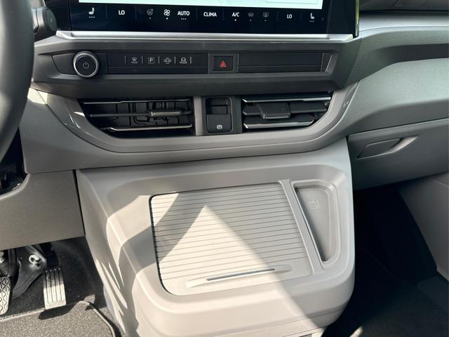 Volkswagen / T7 Caravelle / / / / KR+ MATRIX-LED+NAVI.+ SHZ+KAMERA+ PDC