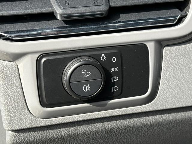 Volkswagen / T7 Caravelle / / / / KR+ MATRIX-LED+NAVI.+ SHZ+KAMERA+ PDC
