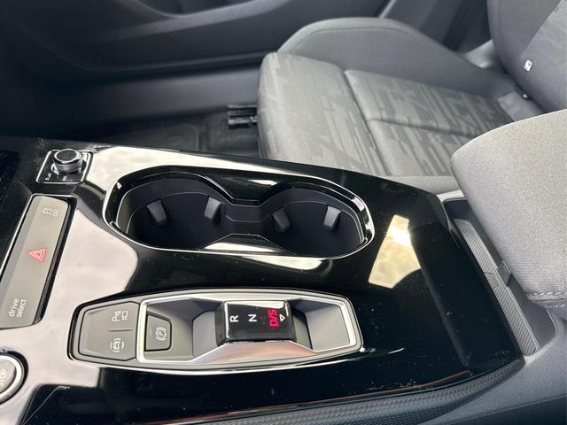 Audi / A5 Avant / / / / *SOFORT* quattro S-Line TECH PLUS+AHK+19ALU+MATRIX+360 KAMERA
