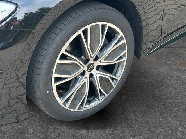 Audi / A5 Avant / / / / *SOFORT* quattro S-Line TECH PLUS+AHK+19ALU+MATRIX+360 KAMERA