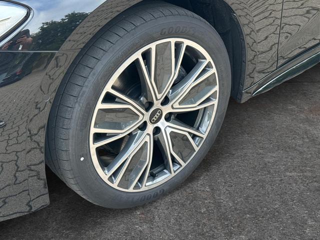 Audi / A5 Avant / / / / *SOFORT* quattro S-Line TECH PLUS+AHK+19ALU+MATRIX+360 KAMERA