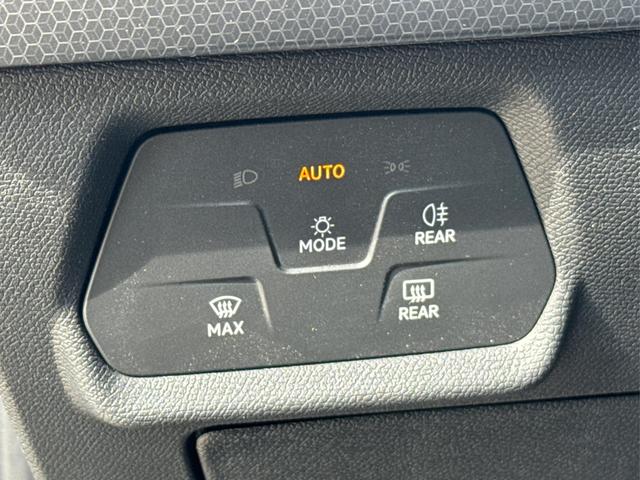 Seat / Leon Sportstourer / Blau / / / DSG+KAMERA+ACC+SHZ+KLIMA+FULLLINK+LED