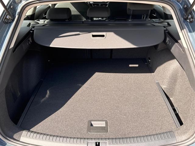 Seat / Leon Sportstourer / Blau / / / DSG+KAMERA+ACC+SHZ+KLIMA+FULLLINK+LED