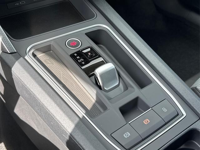 Seat / Leon Sportstourer / Blau / / / DSG+KAMERA+ACC+SHZ+KLIMA+FULLLINK+LED