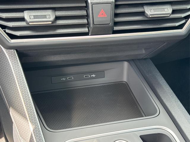 Seat / Leon Sportstourer / Blau / / / DSG+KAMERA+ACC+SHZ+KLIMA+FULLLINK+LED