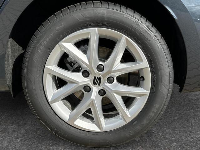 Seat / Leon Sportstourer / Grau / / / 1,5 eTSI DSG+ACC+LED+SHZ+CAM+Licht u. Sicht