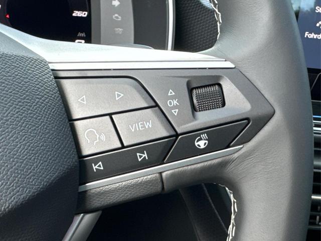 Seat / Leon Sportstourer / Grau / / / 1,5 eTSI DSG+ACC+LED+SHZ+CAM+Licht u. Sicht