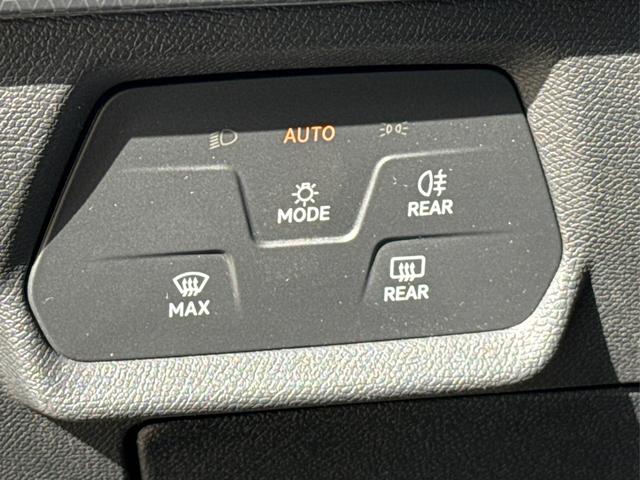 Seat / Leon Sportstourer / Grau / / / 1,5 eTSI DSG+ACC+LED+SHZ+CAM+Licht u. Sicht