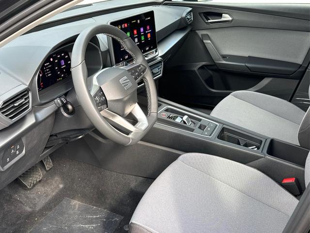 Seat / Leon Sportstourer / Grau / / / 1,5 eTSI DSG+ACC+LED+SHZ+CAM+Licht u. Sicht