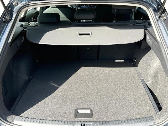 Seat / Leon Sportstourer / Grau / / / 1,5 eTSI DSG+ACC+LED+SHZ+CAM+Licht u. Sicht