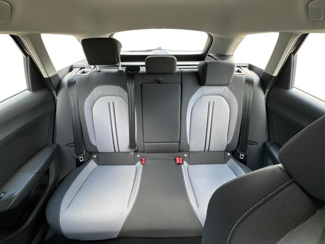 Seat / Leon Sportstourer / Grau / / / 1,5 eTSI DSG+ACC+LED+SHZ+CAM+Licht u. Sicht