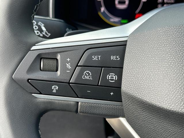 Seat / Leon Sportstourer / Grau / / / 1,5 eTSI DSG+ACC+LED+SHZ+CAM+Licht u. Sicht