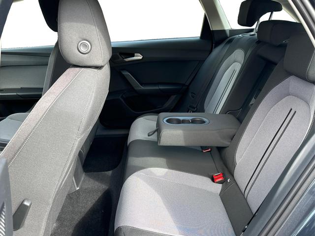 Seat / Leon Sportstourer / Grau / / / 1,5 eTSI DSG+ACC+LED+SHZ+CAM+Licht u. Sicht