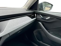 Skoda Kamiq Selection DSG+ACC+SHZ+RFK+PDC+KESSY+SUNSET 