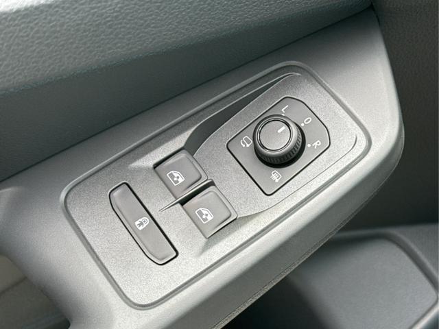 Volkswagen / Caddy Maxi / Weiß / / / Caddy Maxi 4x4 +LANE ASSIST+CAM+SHZ+KLIMA+GJR+GRA