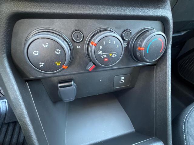Dacia / Sandero / Weiß / / / KAMERA+SHZ+PDC+DAB+KLIMA