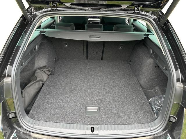 Skoda / Octavia Combi / Schwarz / / / NAVI+KAMERA+LED+EL. HECKKL.+SHZ, Beispielbilder, ggf. teilweise mit Sonderausstattung