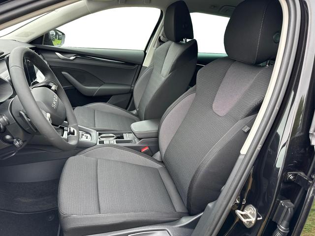 Skoda / Octavia Combi / Schwarz / / / NAVI+KAMERA+LED+EL. HECKKL.+SHZ, Beispielbilder, ggf. teilweise mit Sonderausstattung
