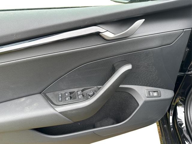 Skoda / Octavia Combi / Schwarz / / / NAVI+KAMERA+LED+EL. HECKKL.+SHZ, Beispielbilder, ggf. teilweise mit Sonderausstattung