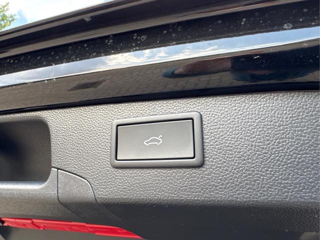 Volkswagen / Passat Variant / Schwarz / / / 4WD AHK+Black Style+Navi+360KAM+Head-UP+Matrix-LED+ACC, Beispielbilder