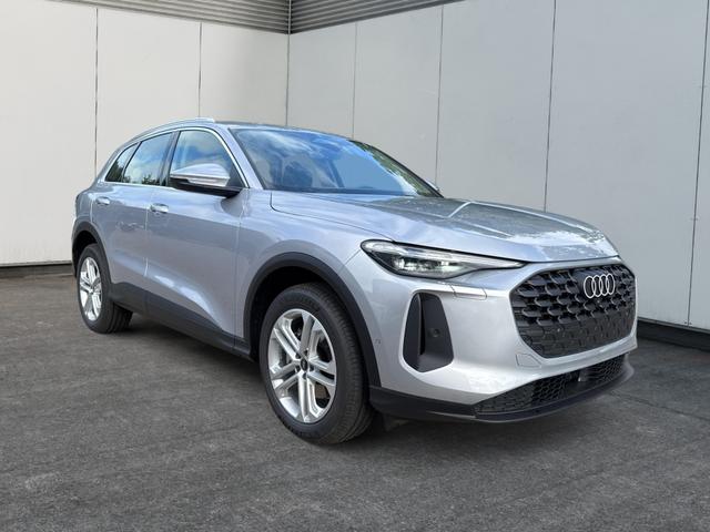 Audi / Q5 / Silber / / / AHK+NAVI+LED+SHZ+PDC