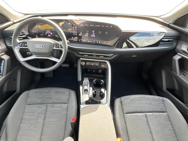 Audi / Q5 / Silber / / / AHK+NAVI+LED+SHZ+PDC