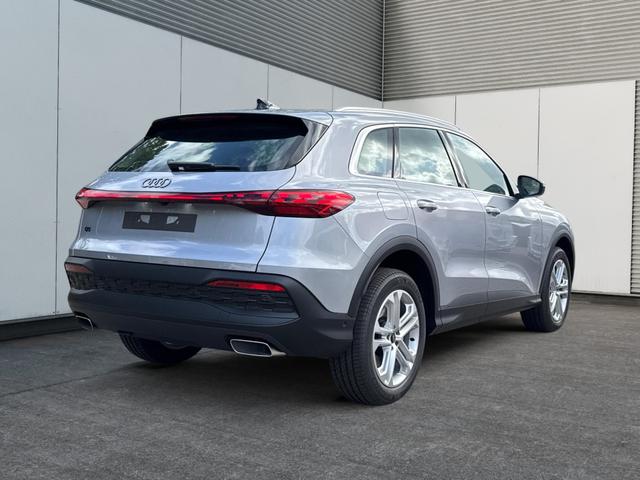 Audi / Q5 / Silber / / / AHK+NAVI+LED+SHZ+PDC