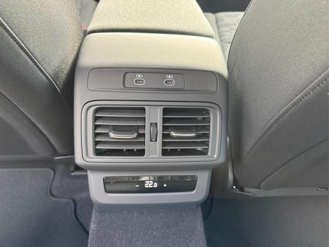 Audi / Q5 / Silber / / / AHK+NAVI+LED+SHZ+PDC
