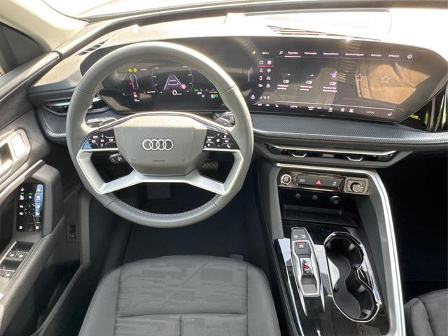 Audi / Q5 / Silber / / / AHK+NAVI+LED+SHZ+PDC