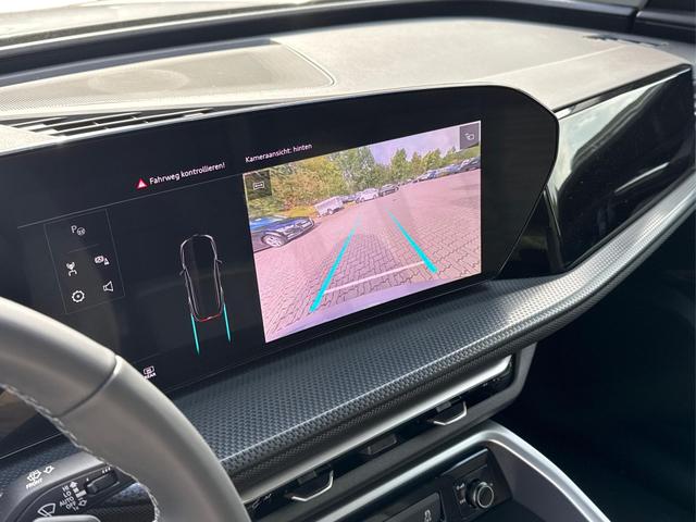 Audi / Q5 / Silber / / / AHK+NAVI+LED+SHZ+PDC