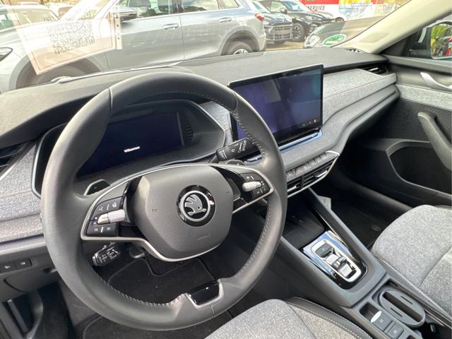 Skoda / Octavia Combi / Schwarz / / / NAVI+MATRIX+KAMERA+ACC+EL. HECKKL+LED+SHZ, Beispielbilder, ggf. teilweise mit Sonderausstattung
