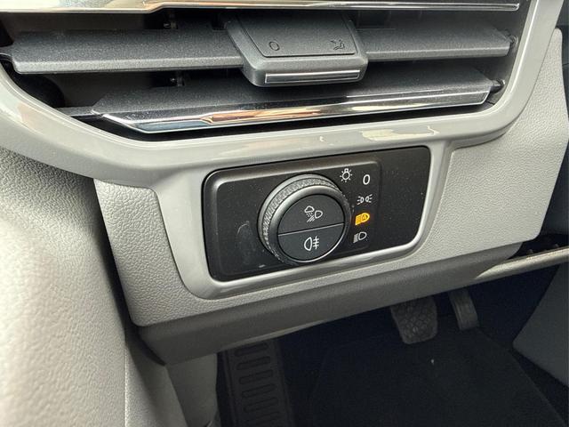 Volkswagen / T7 Caravelle / / / / KR AHK+MATRIX+NAVI+SOUND+ACC+SHZ+KAMERA+PDC