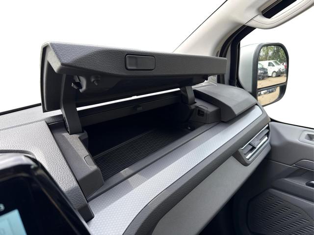 Volkswagen / T7 Caravelle / / / / KR AHK+MATRIX+NAVI+SOUND+ACC+SHZ+KAMERA+PDC