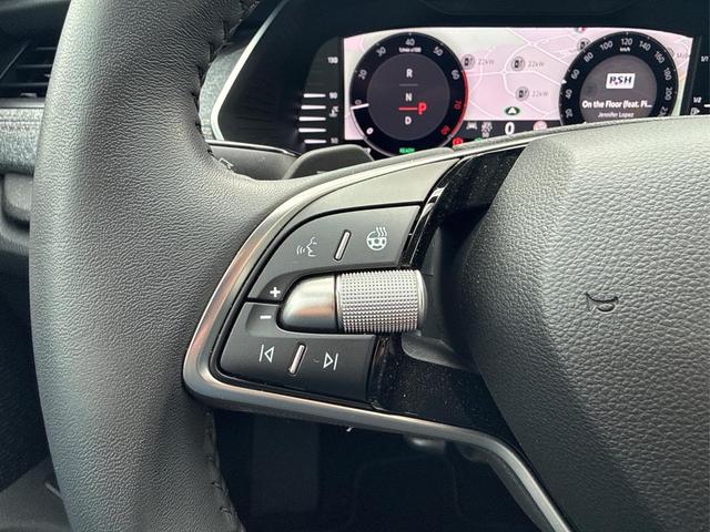 Skoda / Octavia Combi / Schwarz / / / NAVI+MATRIX+KAMERA+ACC+EL. HECKKL+LED+SHZ