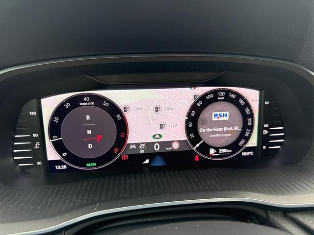 Skoda / Octavia Combi / Schwarz / / / NAVI+MATRIX+KAMERA+ACC+EL. HECKKL+LED+SHZ