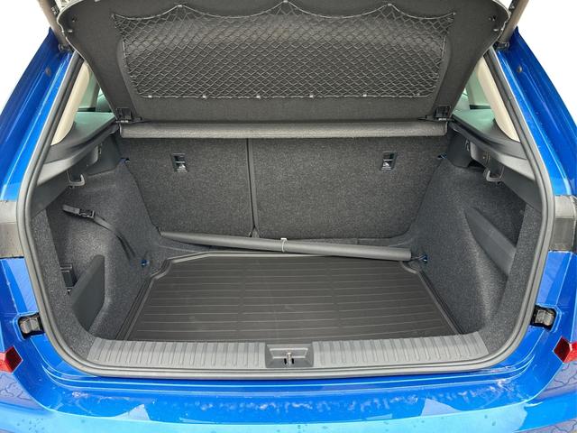 Skoda / Kamiq / Blau / / / ACC+EL.HECKKL.+SHZ+LED