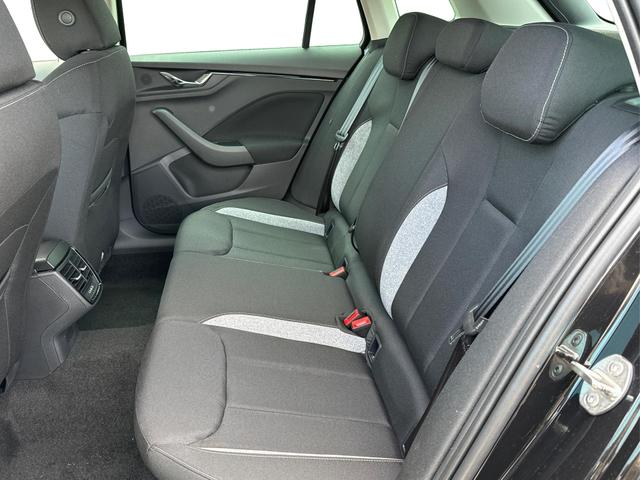 Skoda / Kamiq / Schwarz / / / ACC+EL.HECKKL.+SHZ+LED