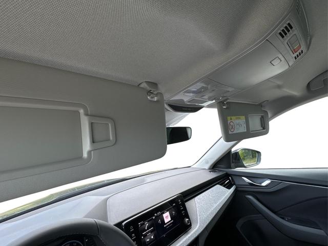 Skoda / Kamiq / Schwarz / / / ACC+EL.HECKKL.+SHZ+LED