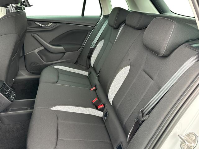 Skoda / Kamiq / Weiß / / / ACC+EL.HECKKL.+SHZ+LED