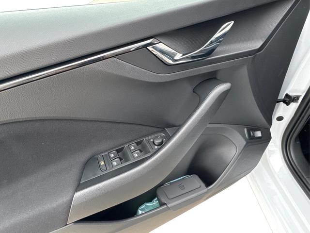 Skoda / Kamiq / Weiß / / / ACC+EL.HECKKL.+SHZ+LED